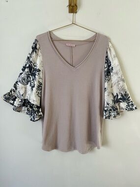 Ces Femme V-Neck Ruffle Sleeve neutral Blouse in Dusty Mauve S